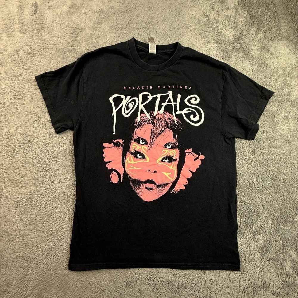 Melanie Martinez Portals Tour T-Shirt M Black Crew Neck Pop Music Fan Tee